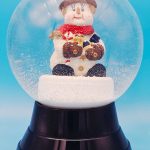 Handgefertigte Schneekugel Schneemann mit Zylinder
